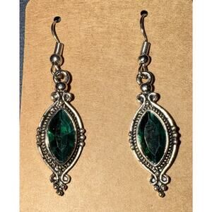 NWT Faux Marquis Shaped Emerald Earrings In A Silvertone Dangle Setting